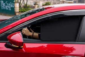 Precio directo de fábrica Venta caliente de verano Parasol de ajuste personalizado Ventana lateral Parasol Magnético Persianas de coche para bloqueo de rayos UV - Product Image 3