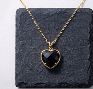 Elegante Collar con Colgante de Corazón de Ónix Negro de 16 Pulgadas, Plata de Ley 925, Chapado en Oro de 18K, Collar Minimalista a Precio de Mayoreo - Product Image 1