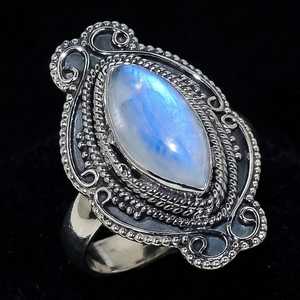 Anillo llamativo de piedra lunar arcoíris Marquise – Anillo gótico de filigrana con gemas azules brillantes, hecho a mano, de plata, regalo para ella - Product Image 1