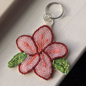Abdul Rehman Enterprises – Breloque de sac florale faite à la main, porte-clés fleur de prunier rose et orange, ornement cadeau artisanal, pétale de fleur de lys - Product Image 1