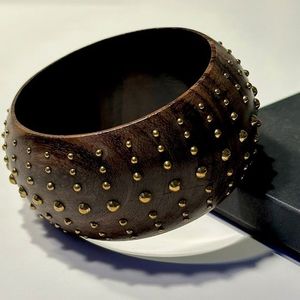 Pulsera de Madera RETRO con Pentagrama, Diseño Ancho Exagerado con Remaches, Hecha a Mano, Moderna, Impermeable, Color Natural, Accesorio Unisex - Product Image 1