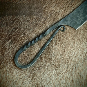 Couteau médiéval artisanal forgé à la main en acier au carbone, design médiéval traditionnel, collection pour l'extérieur, affichage et équipement de camping - Product Image 5