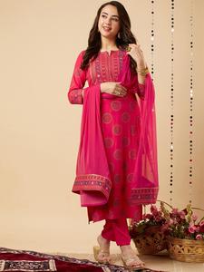 Conjunto de Kurti y Pantalón de Algodón Rojo de Secado Rápido para Mujer, con Dupatta, Estilo Tradicional Indio-Pakistaní, Largo hasta la Rodilla, Corte Regular, para Diwali y Bodas - Product Image 3