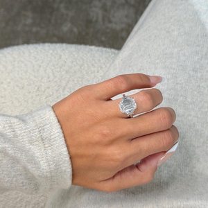 Bague en or plaqué 18 carats avec diamant de laboratoire taille émeraude de 8 carats pour femme |   Bague de fiançailles et de mariage tendance certifiée IGI - Product Image 3