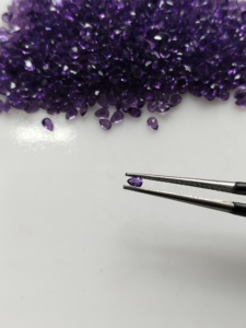 Ametyste africaine naturelle violette 3x2MM taille poire, pierre précieuse de qualité supérieure pour la fabrication de bijoux - Product Image 1
