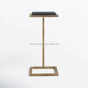 Table d'appoint en fonte d'aluminium haut de gamme avec dessus en marbre luxueux pour la décoration intérieure moderne et les paramètres intérieurs ou extérieurs polyvalents - Product Image 1