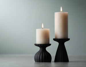 Porte-bougie en aluminium noir cannelé, texture moulée, fait main, pour Noël, la Saint-Valentin, Pâques, centres de table pour la maison - Product Image 1