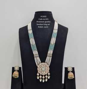 Ensemble collier long Kundan de qualité supérieure 12835 avec boucles d'oreilles, pendentif orné de perles Moti pour mariage, fête ou tenue de mariée - Product Image 5