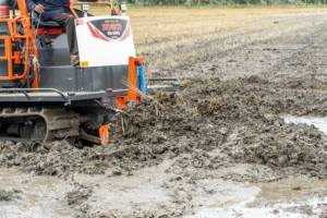 Meilleur vendeur HOGICO 80VN Tracteur chenillé 80 CV 2RM avec niveleuse frontale polyvalente, profilatrice et foreuse de ligne d'eau pour l'agriculture - Product Image 4