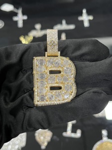 Collar con Colgante de Letra B con Corte Esmeralda Personalizado, Chapado en Oro sobre Plata de Ley 925, con Moissanita, Joyería Hip Hop al por Mayor - Product Image 1