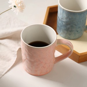 Taza de café de cerámica de color apta para microondas, ideal para recalecar bebidas de forma conveniente - Product Image 3