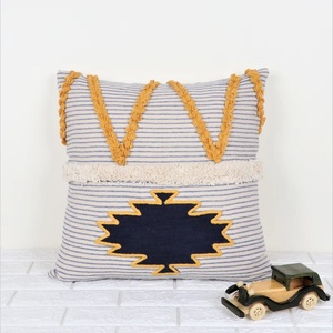 Housse de coussin carrée à franges, texture tuftée à la main, bleu et ivoire, style bohème, pour canapé, décoration intérieure - Product Image 1