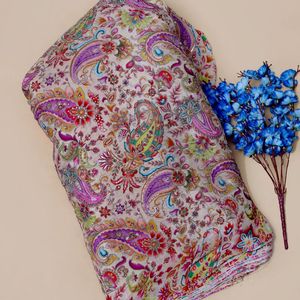 Robe Saree ethnique indienne en tissu crêpe léger de 44 pouces, broderie Paisley couleur crème pêche avec détails de paillettes scintillantes - Product Image 4