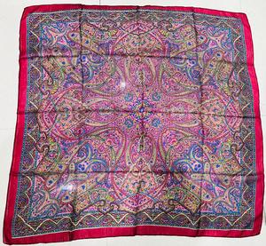 ผ้าพันคอไหมสี่เหลี่ยมสำหรับผู้หญิงสไตล์วินเทจ ขนาด 100x100 ซม. พิมพ์ลายดิจิทัลคุณภาพสูง ใช้งานได้หลากหลาย เหมาะสำหรับงานแต่งงานและแฟชั่น - Product Image 2