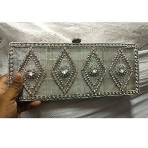 Bolso de Noche Ligero de Lujo con Cuentas Metálicas Vívidas para Mujer, Ideal para Bodas y Fiestas, con Forro de Seda, de Origen Indio, Vendedor de Confianza - Product Image 1