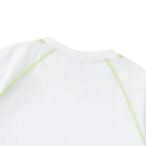 Camiseta Blanca de Manga Raglán para Hombre con Ribete en Verde Neón, Corte Regular, Cuello Redondo, Diseño Sólido de Manga Corta - Product Image 3
