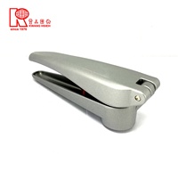 Kwang Hsieh Silver Handmatige Aluminiumlegering Spuitgiet Gepolijste Knoflookpers Ergonomische Handgreep Ecologisch Keukenhulpje Design