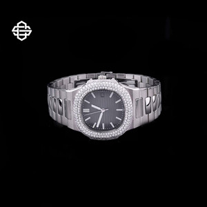 Montre de luxe pour homme en acier inoxydable, alliage, quartz, cadran carré, lunette sertie de moissanite, 20 mm, résistance à l'eau 10 bars - Product Image 1