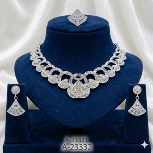 ชุดเครื่องประดับเจ้าสาวชุบทองคำแท้จาก MOLL JEWELLERS รูปทรงดอกไม้ ประดับเพชรซิร์คอนแบบฝังละเอียด สร้อยคอ ต่างหู และแหวน ดีไซน์ทันสมัย - Product Image 6