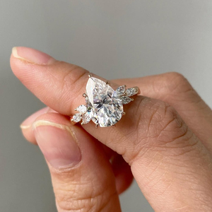 Anillo de compromiso con diamante de 3 quilates, corte pera, cultivado en laboratorio, oro de 14k, elegante, brillante, atemporal, joyería nupcial, regalo para ella. - Product Image 4