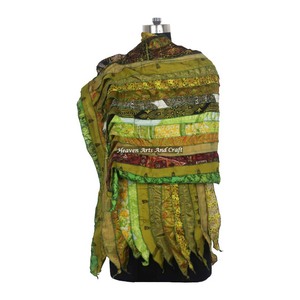 Elegantes Pañuelos de Sari de Poliéster y Seda de 15 Tiras, Reciclados, Venta al por Mayor, Fabricante de la India, Parches de Sari, Pañuelo Reversible con Tiras Coloridas - Product Image 2
