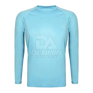 Manténgase seco y concentrado con las camisetas de rendimiento para hombre que cuentan con tecnología de secado rápido y material elástico flexible. - Product Image 2