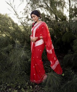 Red Silk Saree With White Border Traditional Indian Wedding Wear For Women <b>Floor</b> Length Regular Fit All Seasons - Product Image 2