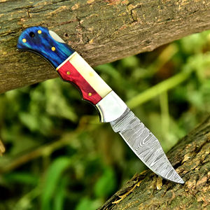 Couteau pliant artisanal OEM personnalisé de Damas avec manche gravé et étui en cuir - Product Image 3