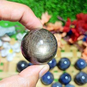 Sphère en cristal de saphir bleu naturel, polie à la main, motif floral, pierre précieuse de guérison pour la méditation, le Reiki, l'énergie des chakras et le Feng Shui - Product Image 2