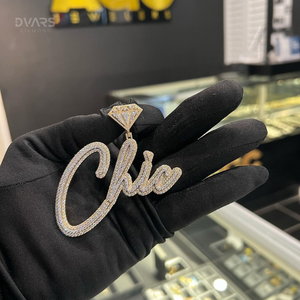 Pendentif Hip Hop de luxe en argent 925 plaqué or, avec lettres personnalisées en moissanite taille ronde, breloques glacées certifiées et attache diamant - Product Image 1