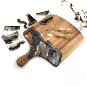 Planche de service ronde artisanale en résine et bois d'acacia, motif vague marine bleue, plateau à charcuterie circulaire en époxy, cadeau - Product Image 3