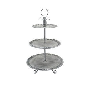 Nouveauté : Présentoir à gâteaux vintage à 3 niveaux en fer galvanisé pour mariages et anniversaires, fournitures de fête rondes en fer, taille et forme personnalisables - Product Image 1