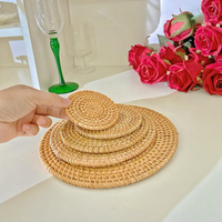 Assiette décorative artisanale en rotin tressé à motif floral, résistante à la chaleur, fabriquée à Da Nang, Vietnam