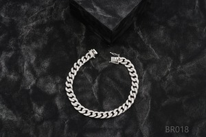 Pulsera de Diamantes Moissanite Más Vendida en Joyería Chapada en Oro para Mujeres y Niñas, Ideal para Fiestas, Precio de Exportación Disponible - Product Image 3