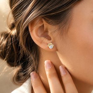Boucles d'oreilles clous de fiançailles en or jaune vermeil 18 carats avec moissanite taille brillant rond et motif feuille florale pour femme - Product Image 6