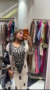 Conjunto de diseñador con top de rayón slub con bordado, pantalón con bordado y dupatta de rayón slub, completamente cosido y listo para usar. - Product Image 4