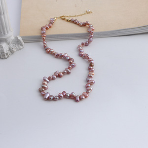 Collier en perles d'eau douce de riz violet avancé avec un design personnalisé, chaîne de clavicule irrégulière en forme de pétale - Product Image 2