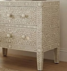 Table de chevet artisanale en os incrusté et résine, décoration de chambre à coucher - Product Image 2
