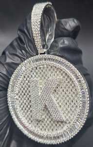 Colgante de Letra K con Moissanita VVS de Corte Redondo, Plata 925, Micro Pavé, Corte Baguette, Charm Temático, Regalo Unisex - Product Image 5