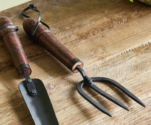 Cultivateur manuel traditionnel élégant à trois dents avec manche en bois pour le jardinage en arrière-cour - Product Image 4