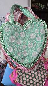 Sac fourre-tout en coton vert personnalisable avec cœur, durable, écologique, réutilisable, taille moyenne, mode été-automne, imprimé sérigraphié - Product Image 2