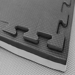 Tapis de karaté souples et légers en matériau amortissant, conçus pour une utilisation prolongée en entraînement. - Product Image 5