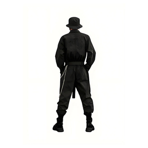 Conjunto de chándal techwear para hombre con bolsillos utilitarios y diseño estructurado para uso diario, chándal techwear con tela transpirable. - Product Image 4
