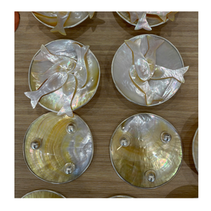 Plato Decorativo de Nácar Hecho a Mano, Plato de Concha Natural para Joyas, Llaves y Decoración de Mesa - Product Image 1