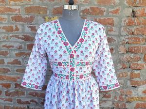 ชุดเดรสยาวคอวีผ้าฝ้ายสไตล์อินเดียชุดเดรสคอวีปักลายดอกไม้ชุดยาวพิมพ์ลาย - Product Image 5