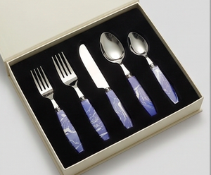 Ensemble de couverts modernes 5 pièces en acier inoxydable avec manche en marbre bleu, compatible lave-vaisselle, finition argentée pour usage en cuisine - Product Image 6