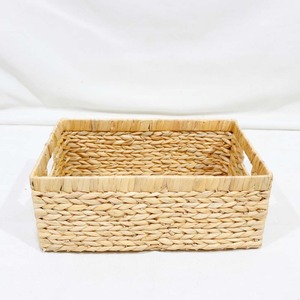 Panier de rangement décoratif tendance en jacinthe d'eau tressée avec poignées - Product Image 6
