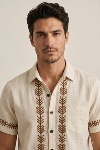 Chemise à manches courtes en popeline de coton beige pour homme avec motif brodé à la main, col rabattu, vêtement décontracté d'été, chemise respirante pour homme - Product Image 1