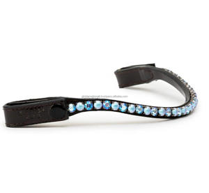 Bandeau de tête pour chevaux en cuir noir premium, forme vague, avec une seule rangée de cristaux bleus, perles et chaîne diamantée. - Product Image 6