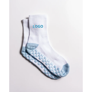 Chaussettes courtes pour femmes, rayées, en coton, à compression, antidérapantes, avec logo personnalisable pour le studio de la marque - Product Image 2
